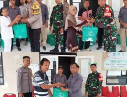 Bhabinkamtibmas dan Babinsa Hadiri Baksos Bagi Sembako Warga RW15 Medokan Ayu Rungkut Surabaya