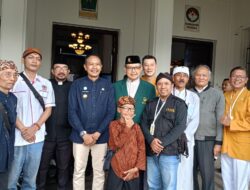 Forum Komunikasi Antar Umat Beragama (FKAUB) Malang, Berbagi 1000 Takjil Gratis di Halaman Pemkot Malang