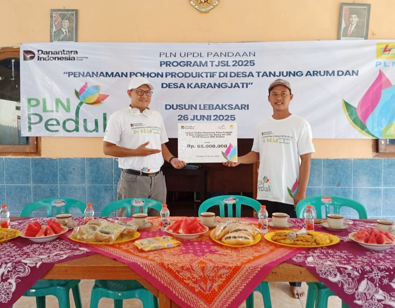PLN UPDL Pandaan Tanam Ratusan Pohon Produktif di Dusun Lebaksari, Wujud Komitmen TJSL 2025
