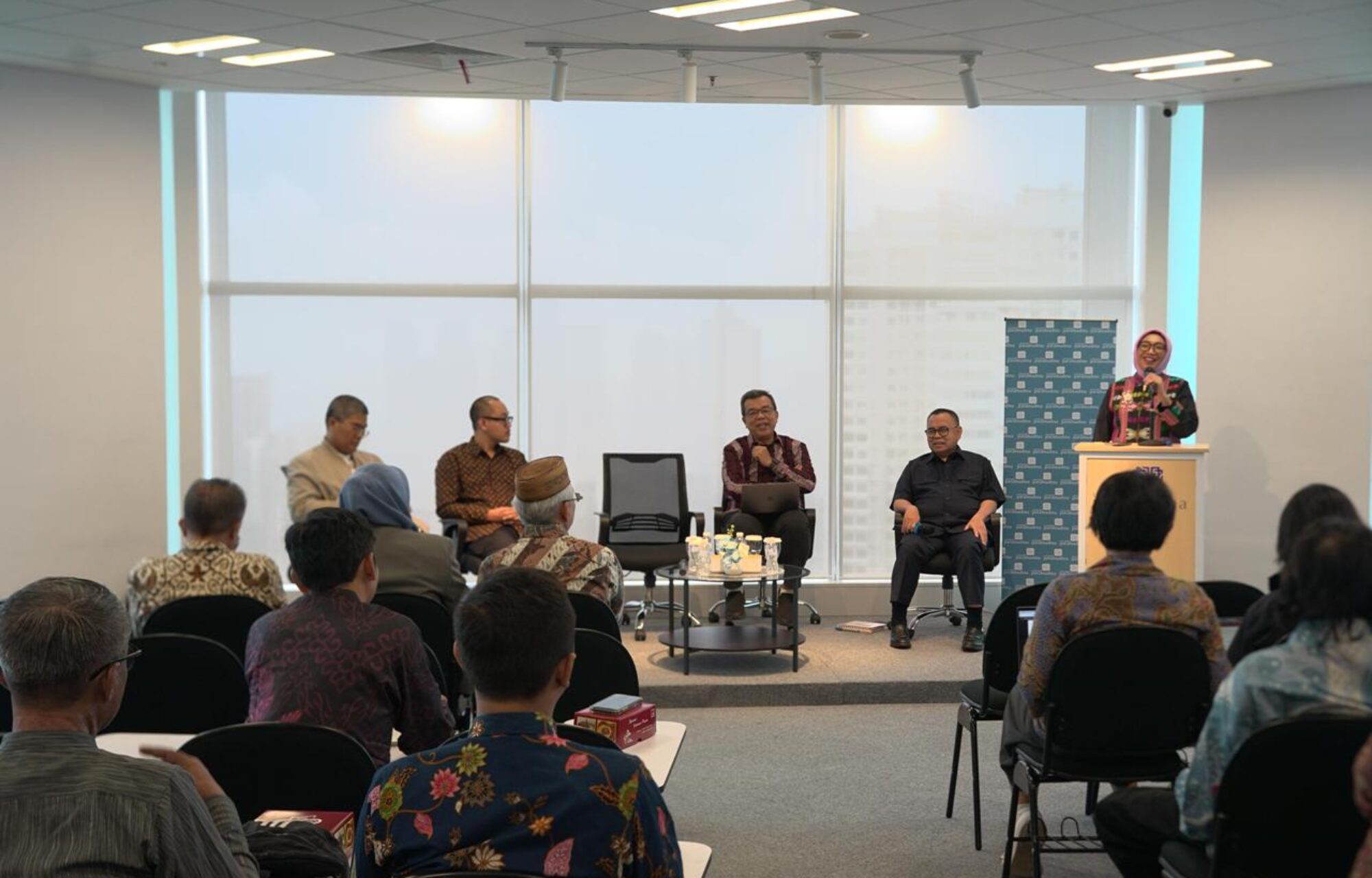 Diskusi Publik Paramadina, Mengapa Indonesia Tertinggal dalam Transisi Energi?