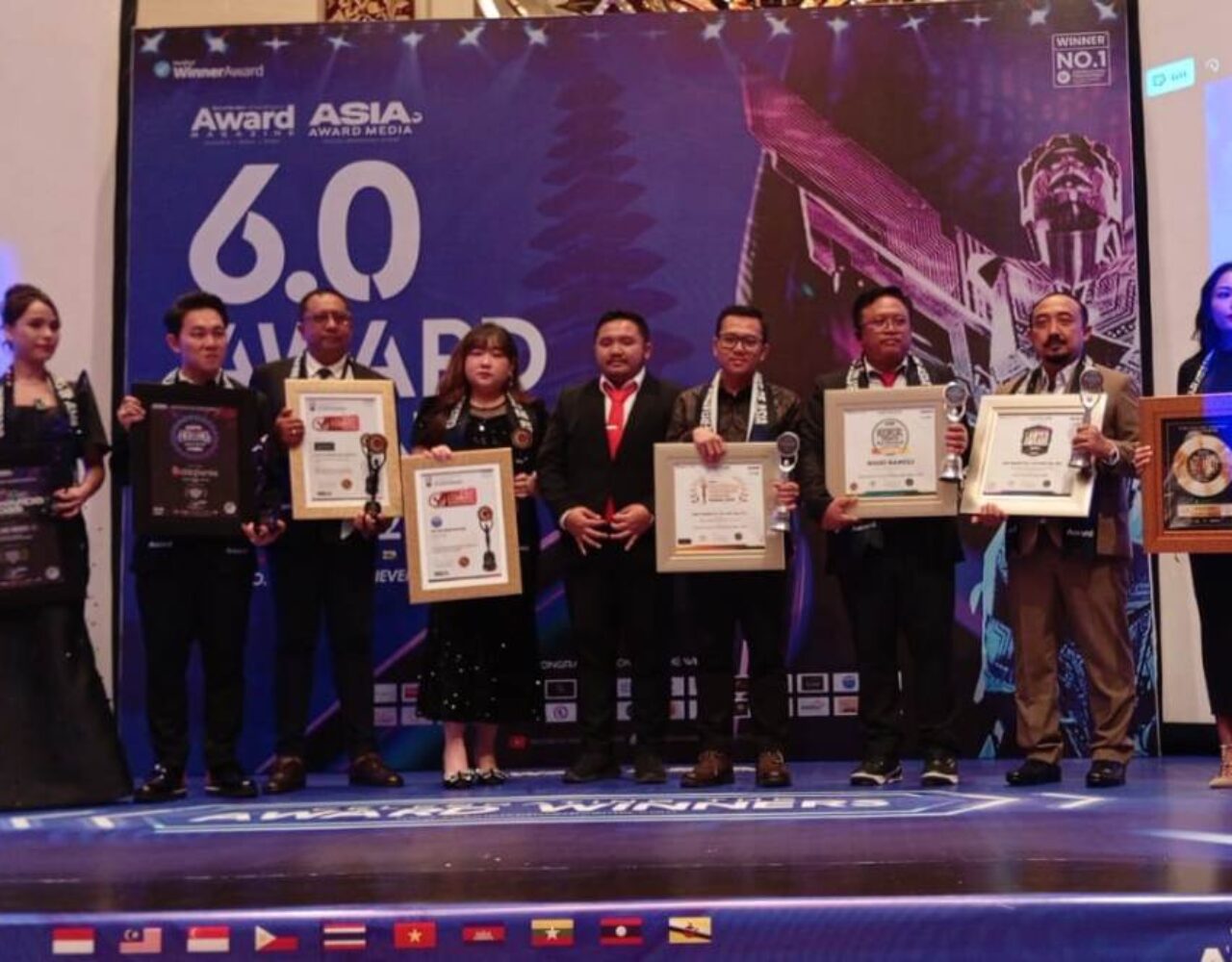 Sam Tito Raih Penghargaan Award Magazine dan Asia Award di Bali