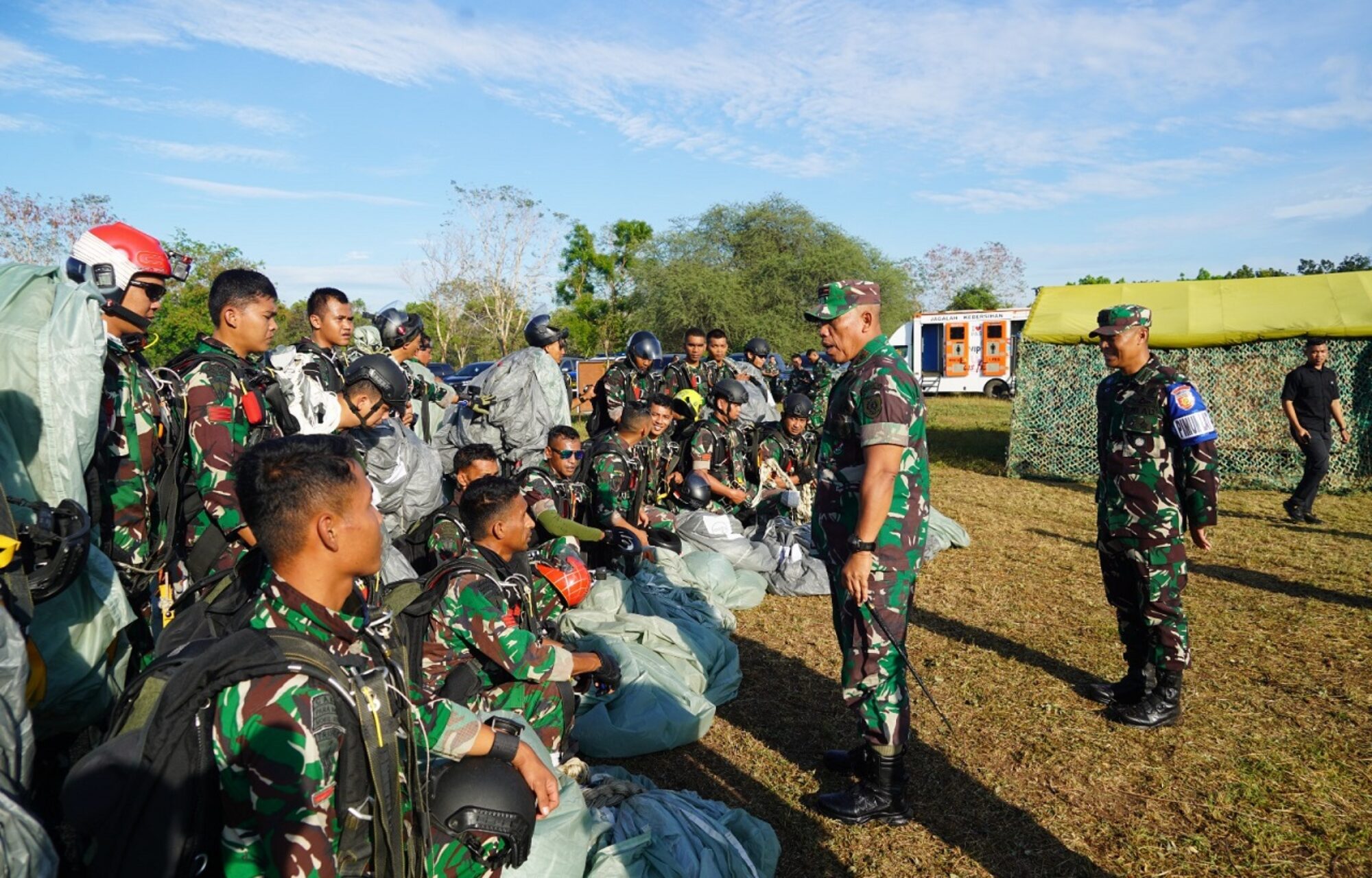 Pangdivif 2 Kostrad Tinjau Latihan Terjun Payung Brigif 18/Trisula di Grati