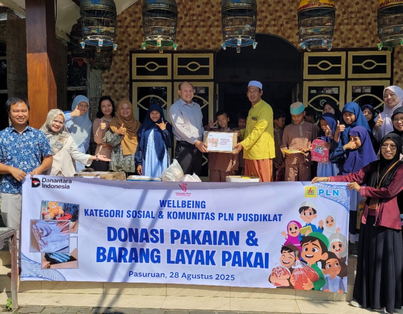 PLN UPDL Pandaan Gelar Kegiatan Sosial “Buka Lemari, Buka Hati, Saatnya Berbagi” di Pondok Metal Muslim Al Hidayah