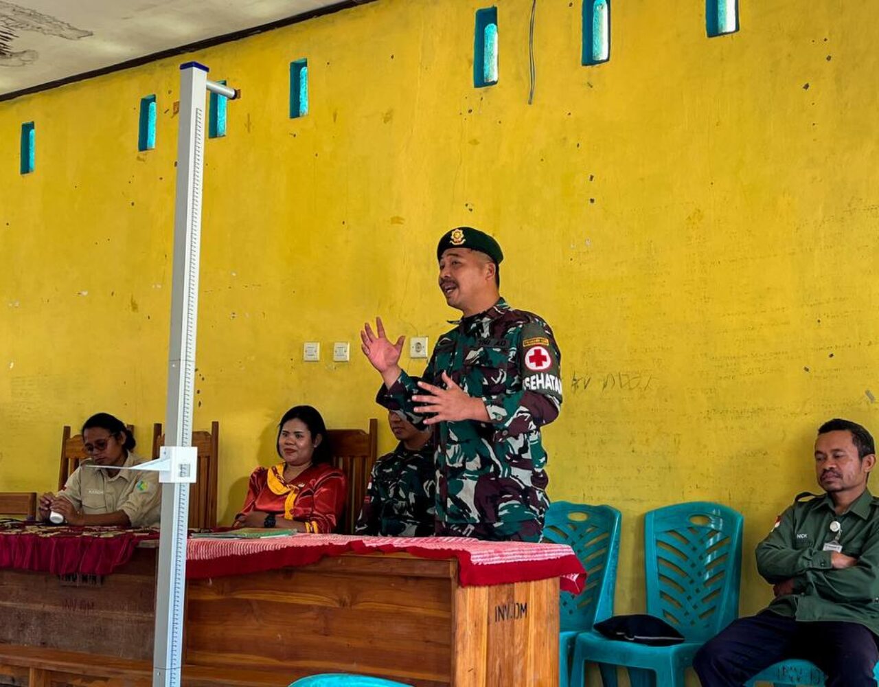 Peduli Warga Perbatasan, Satgas Pamtas Yonarhanud 2 Kostrad Gelar Penyuluhan dan Bantuan Kesehatan 