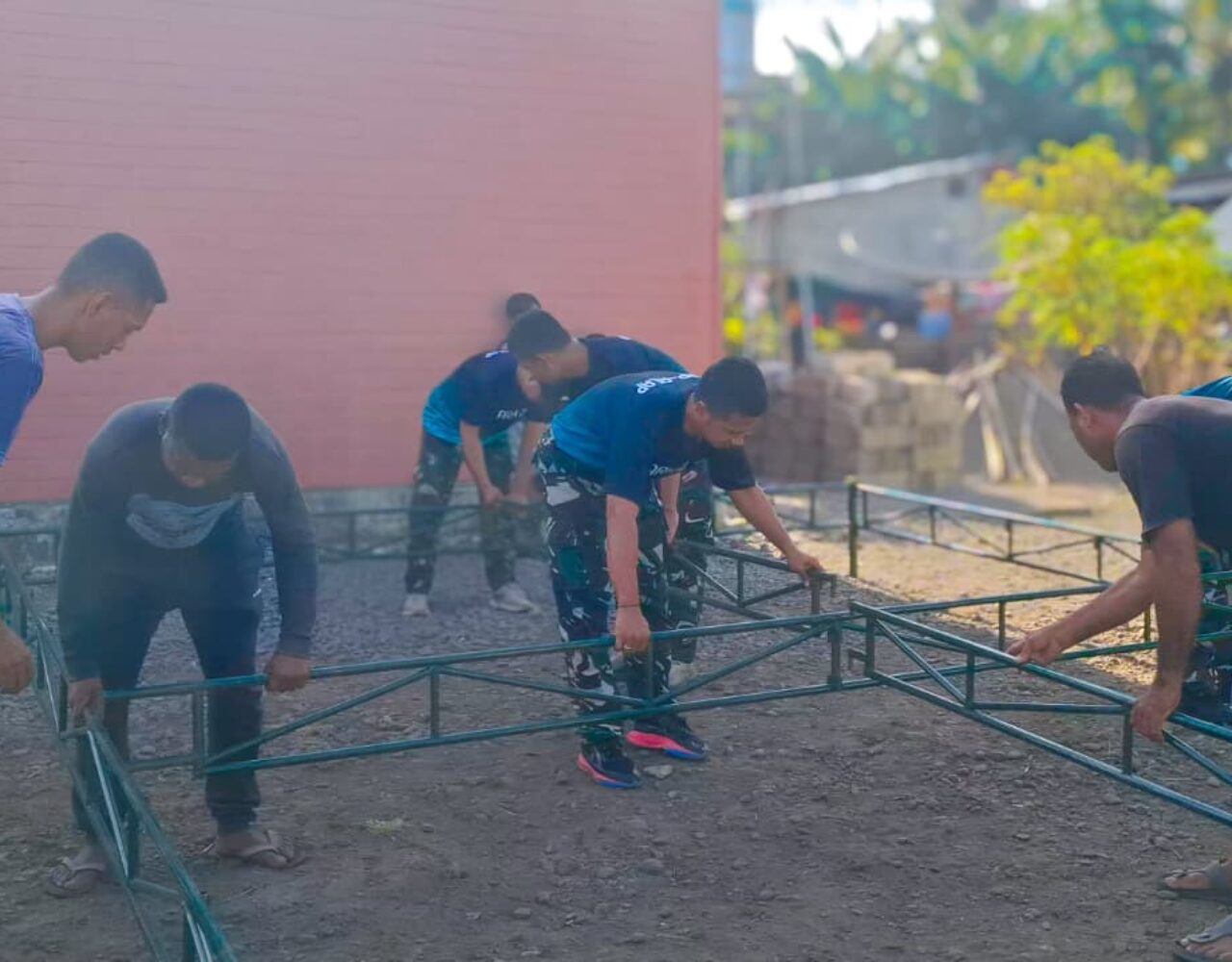 Bantu Warga Berduka, Satgas Pamtas Yonarhanud 2 Kostrad Berikan Bantuan Tenda Gratis