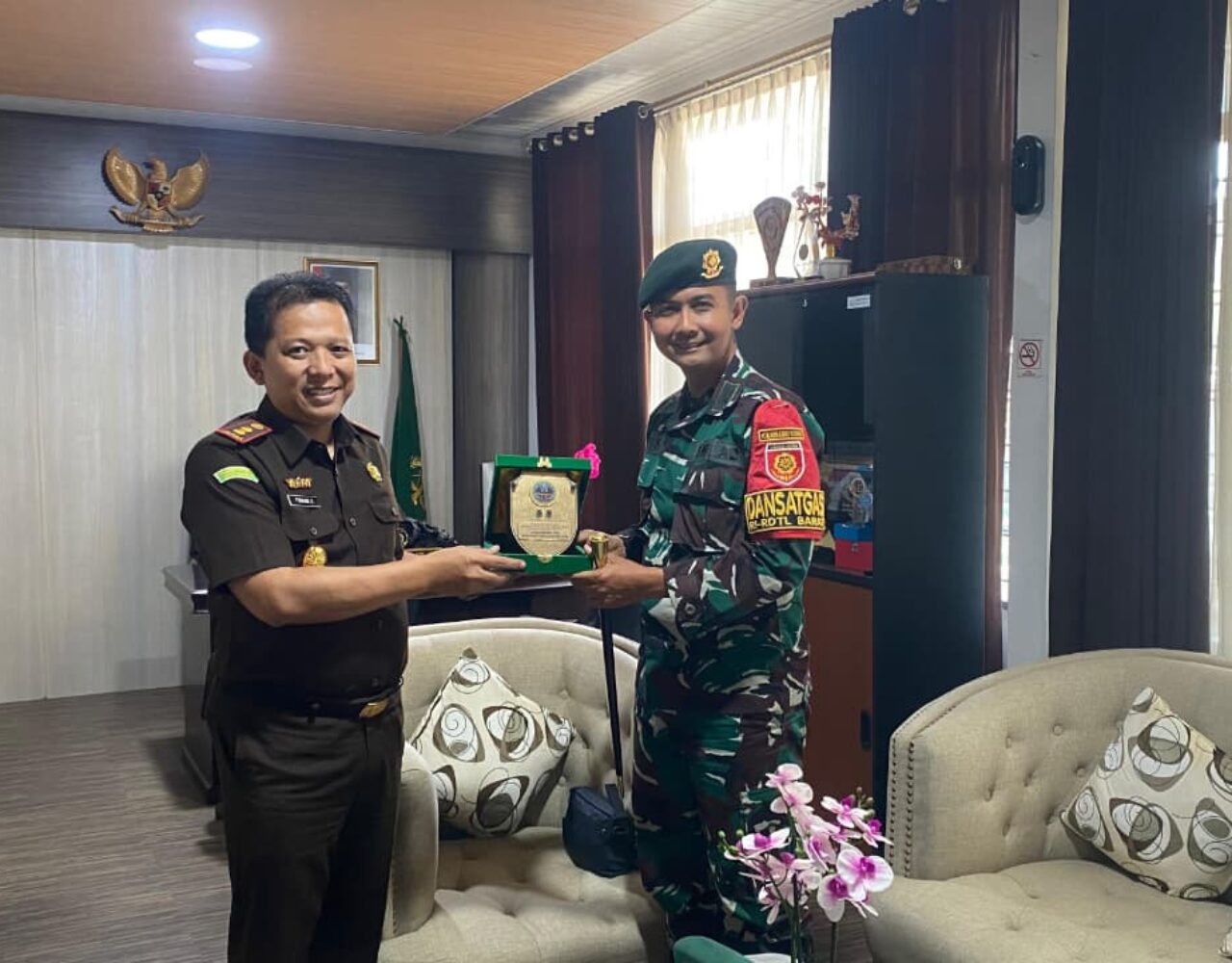 Perkuat Sinergi, Dansatgas Pamtas Yonarhanud 2 Kostrad Kunjungi Kejari TTU