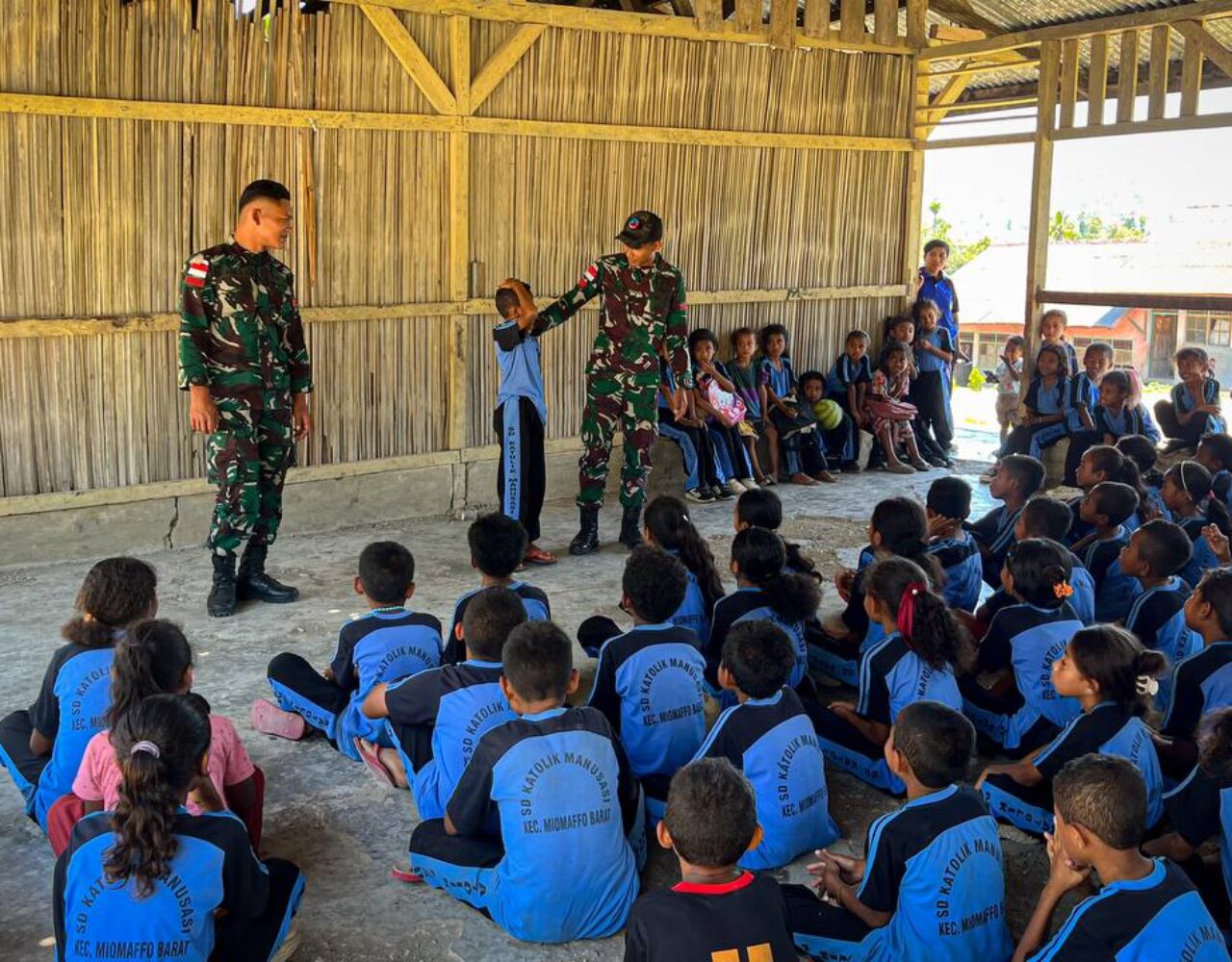 Majukan Pendidikan di Perbatasan, Satgas Pamtas Yonarhanud 2 Kostrad Menjadi Tenaga Pendidik