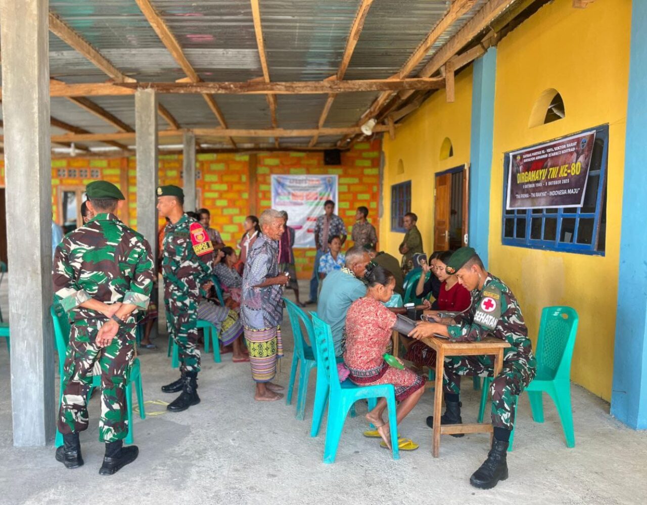 Semarak HUT ke-80 TNI, Pos Haumeniana Gelar Pelayanan Kesehatan dan Bagikan Alkitab