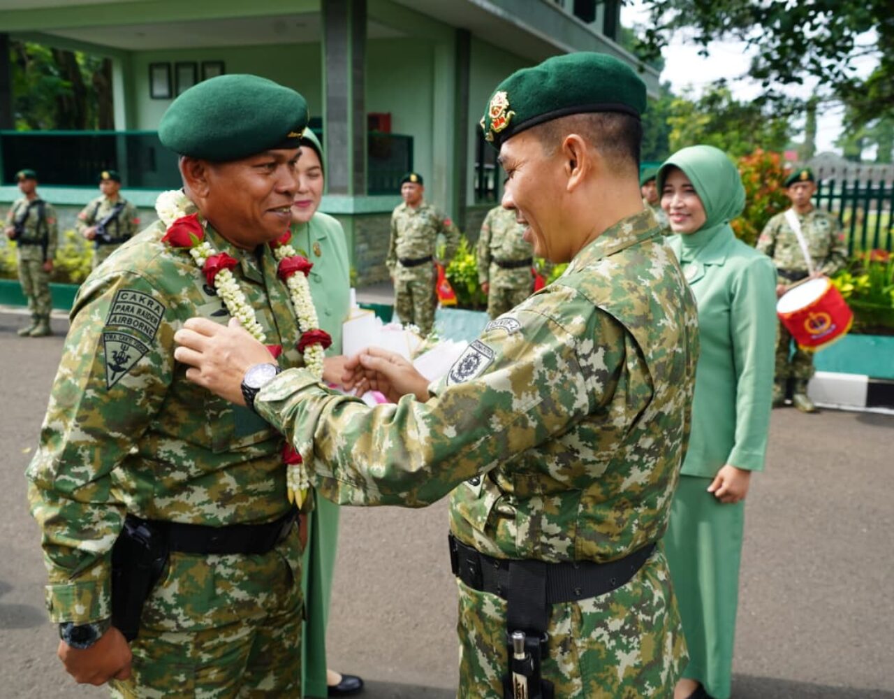Panglima Menyambut Kepala Staf Dvif 2 Kostrad Penuh Kehangatan