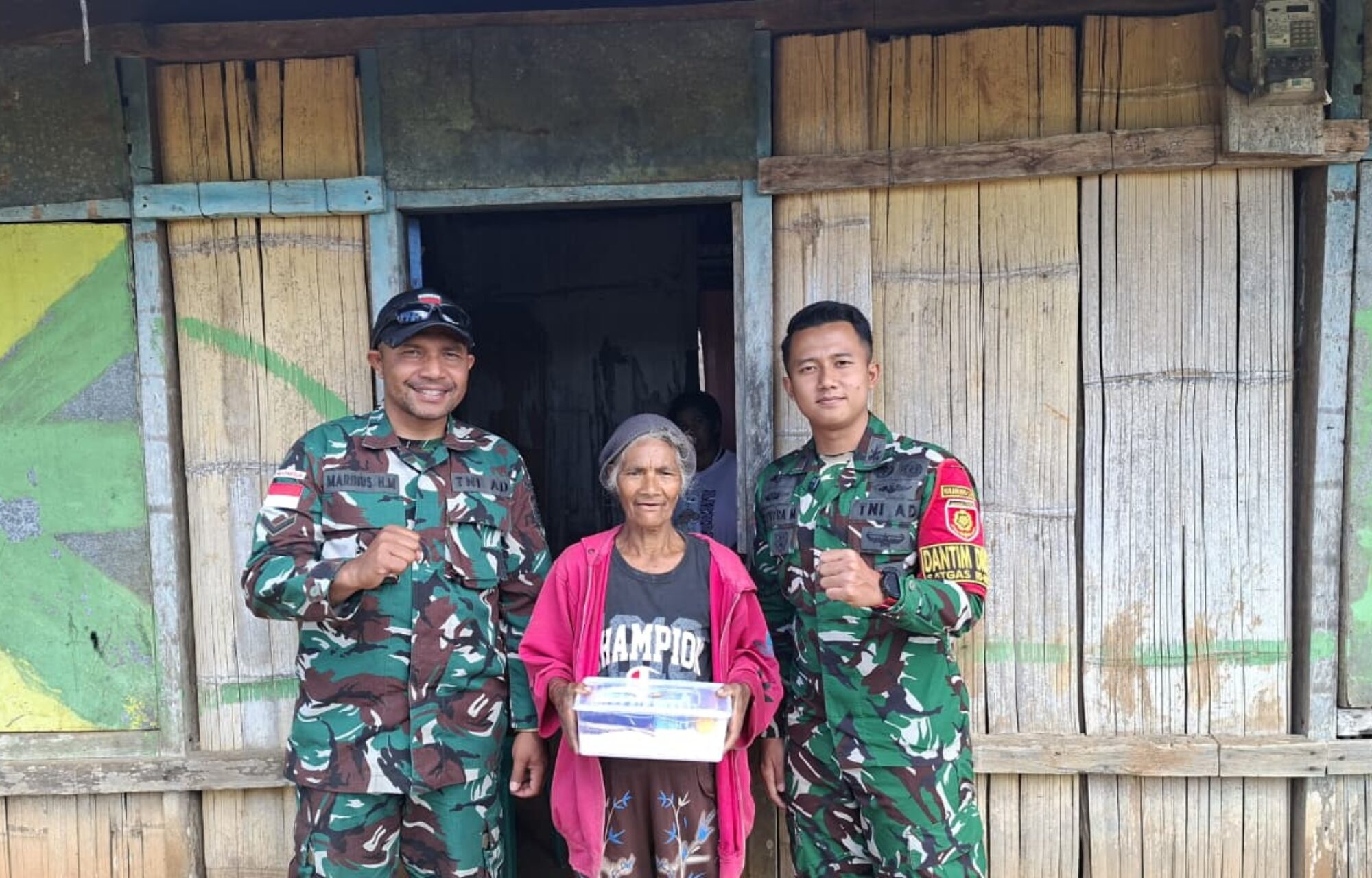 Rutin Jumat Berkah: Satgas Pamtas Yonarhanud 2 Kostrad kembali Bagikan Sembako