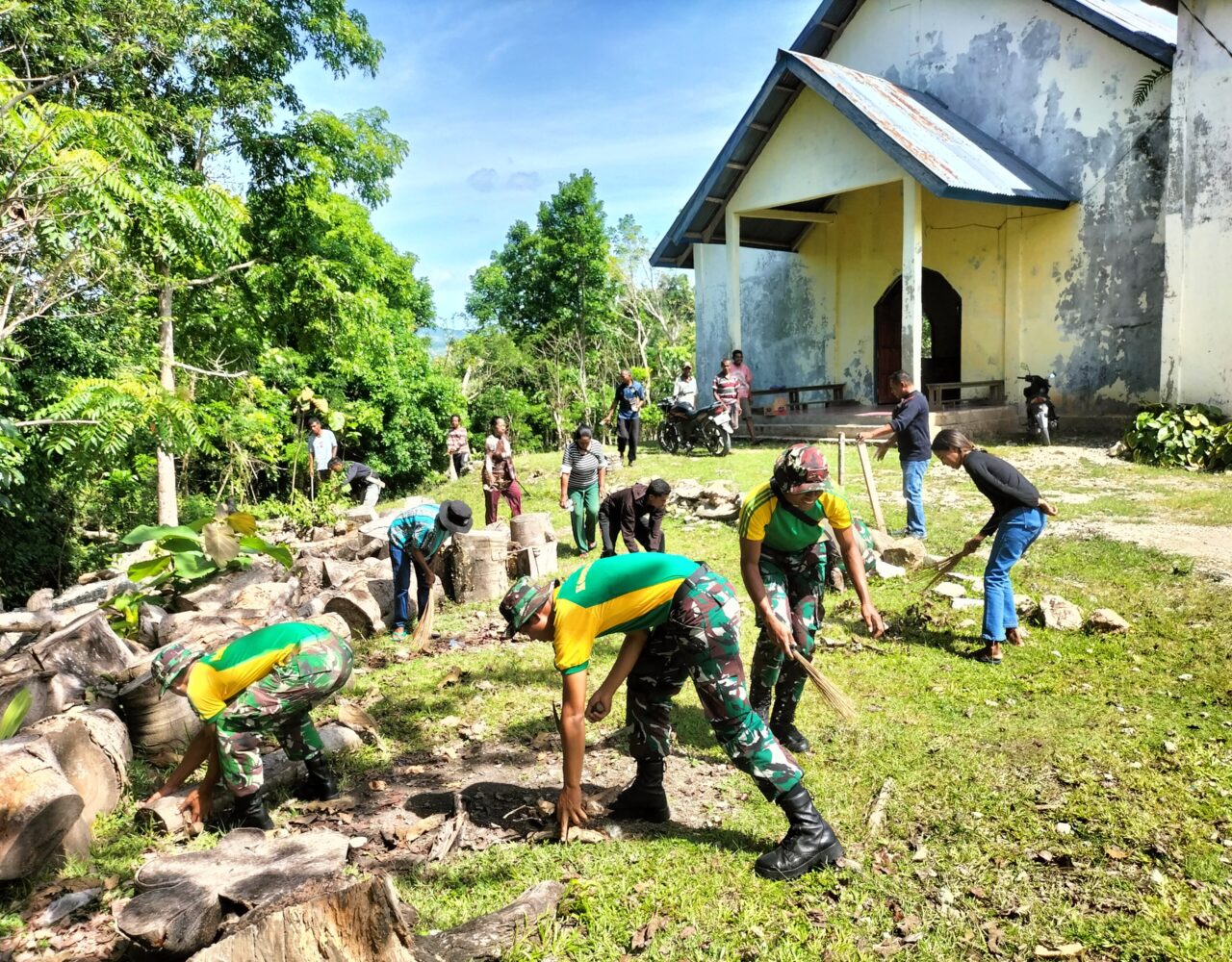 TNI dan Warga Alas Utara Kompak Gelar Karya Bakti di Kapela Santus Frans Asisi