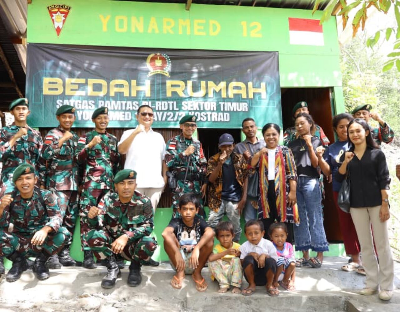 Wujud Kepedulian TNI: Satgas Pamtas Renovasi Rumah Warga dan Salurkan Sembako