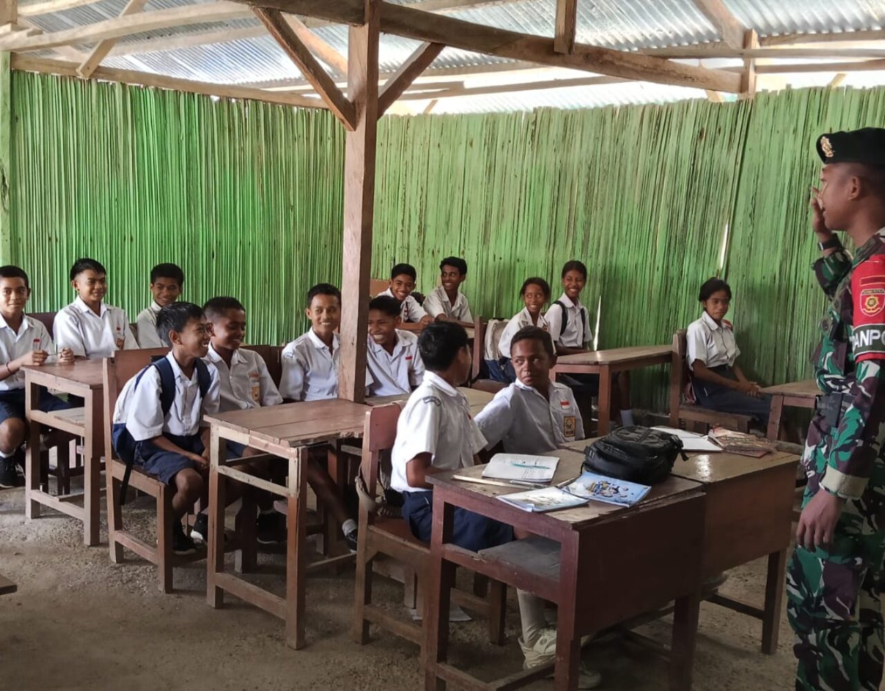 Peduli Pendidikan, Satgas Pamtas Beri Pembelajaran Tambahan di Perbatasan