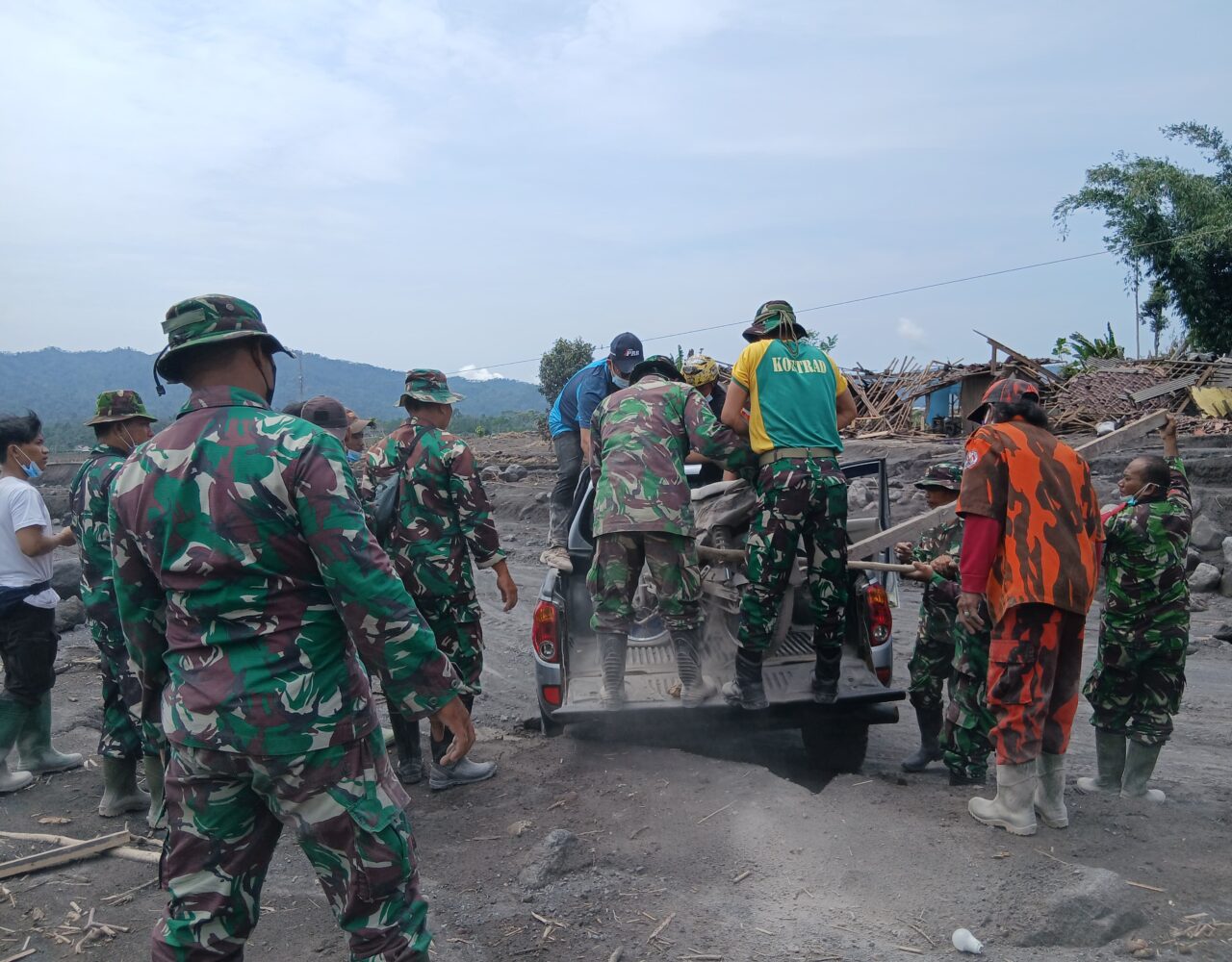 Evakuasi Terus Berlangsung Bersama TNI, BPBD dan Relawan
