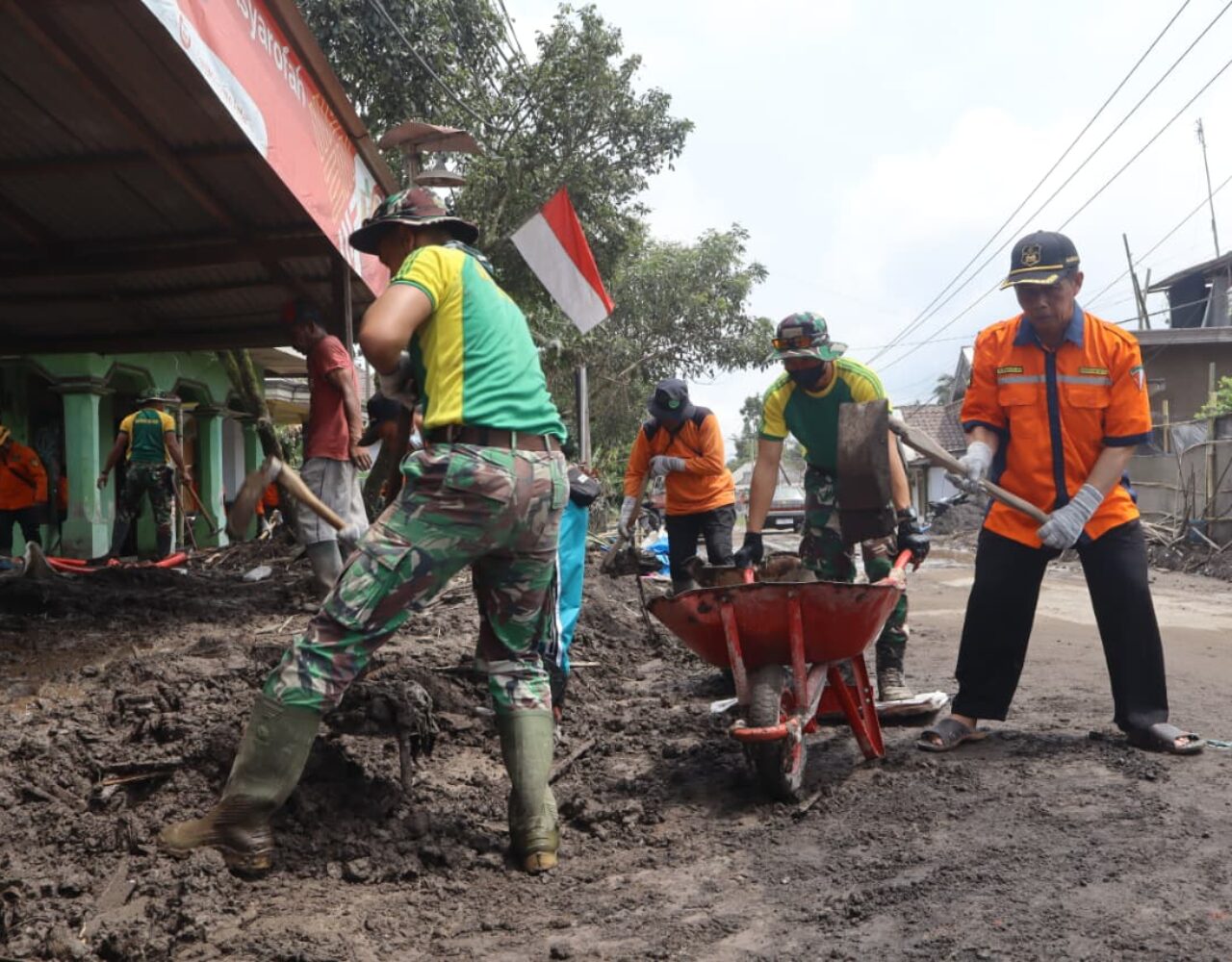 Akses Jalan Terputus: TNI Kembalikan