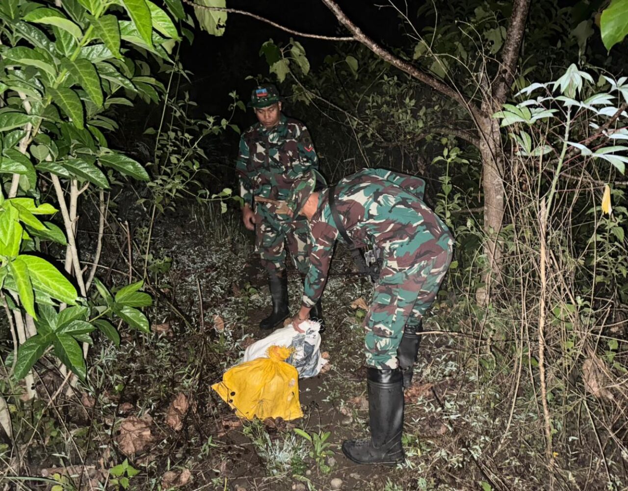 Kokohkan Keamanan Perbatasan, Satgas Pamtas Yonarhanud 2 Kostrad Berhasil Gagalkan Penyelundupan Miras dan Hewan Ternak