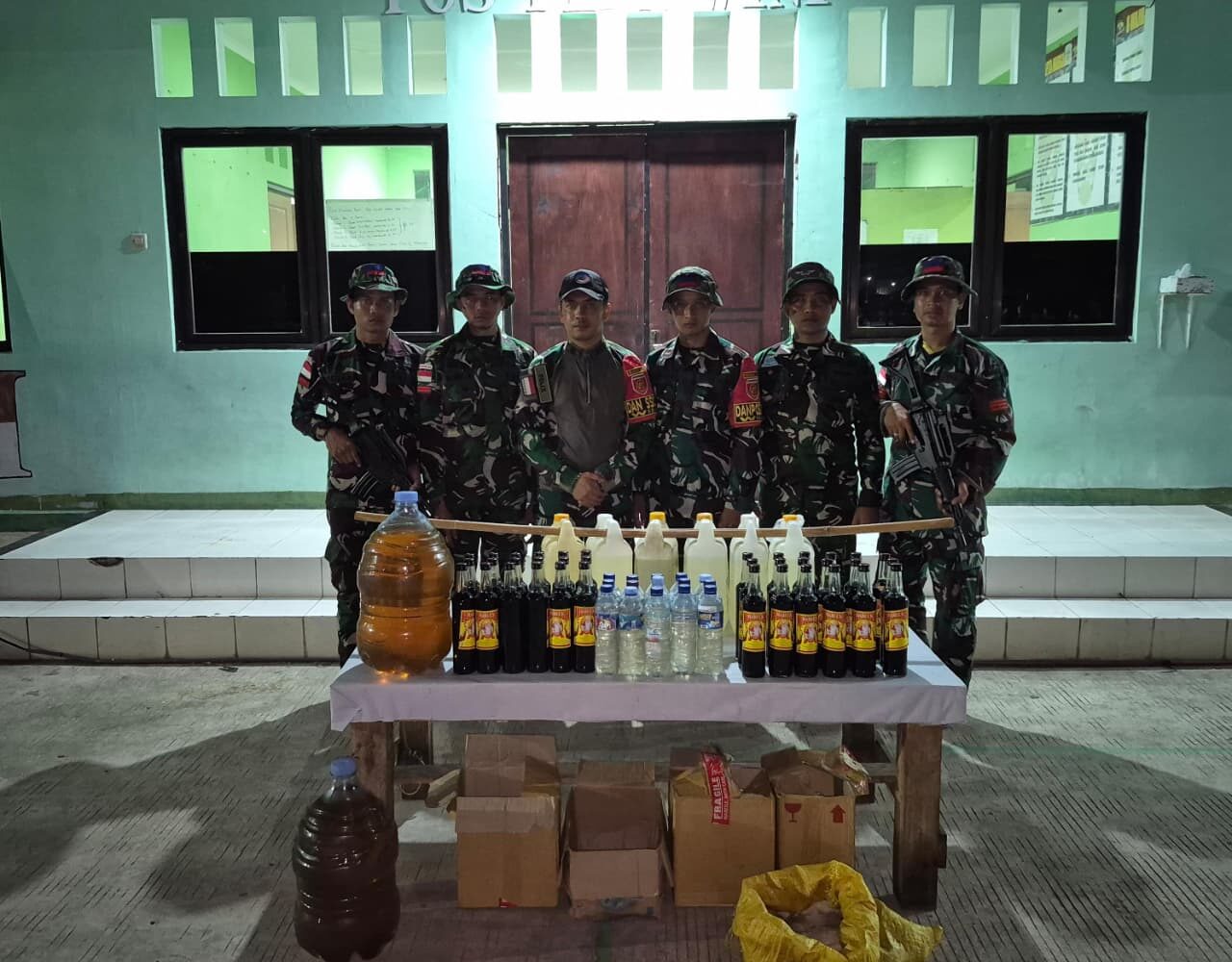 Operasi Malam di Perbatasan, Satgas Pamtas Yonarhanud 2 Kostrad Sita Miras, BBM, dan Ternak Ilegal