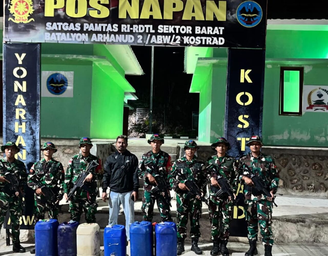 Kuatkan Perbatasan, Satgas Pamtas Yonarhanud 2 Kostrad Gagalkan Penyeludupan BBM Ilegal di Pos Napan