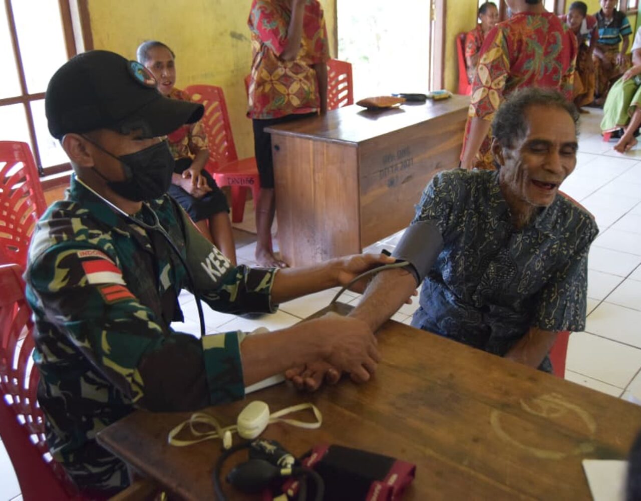 Tingkatkan Kualitas Kesehatan, Tim Kesehatan Satgas Pamtas Yonarhanud 2 Kostrad Adakan Kegiatan Posyandu