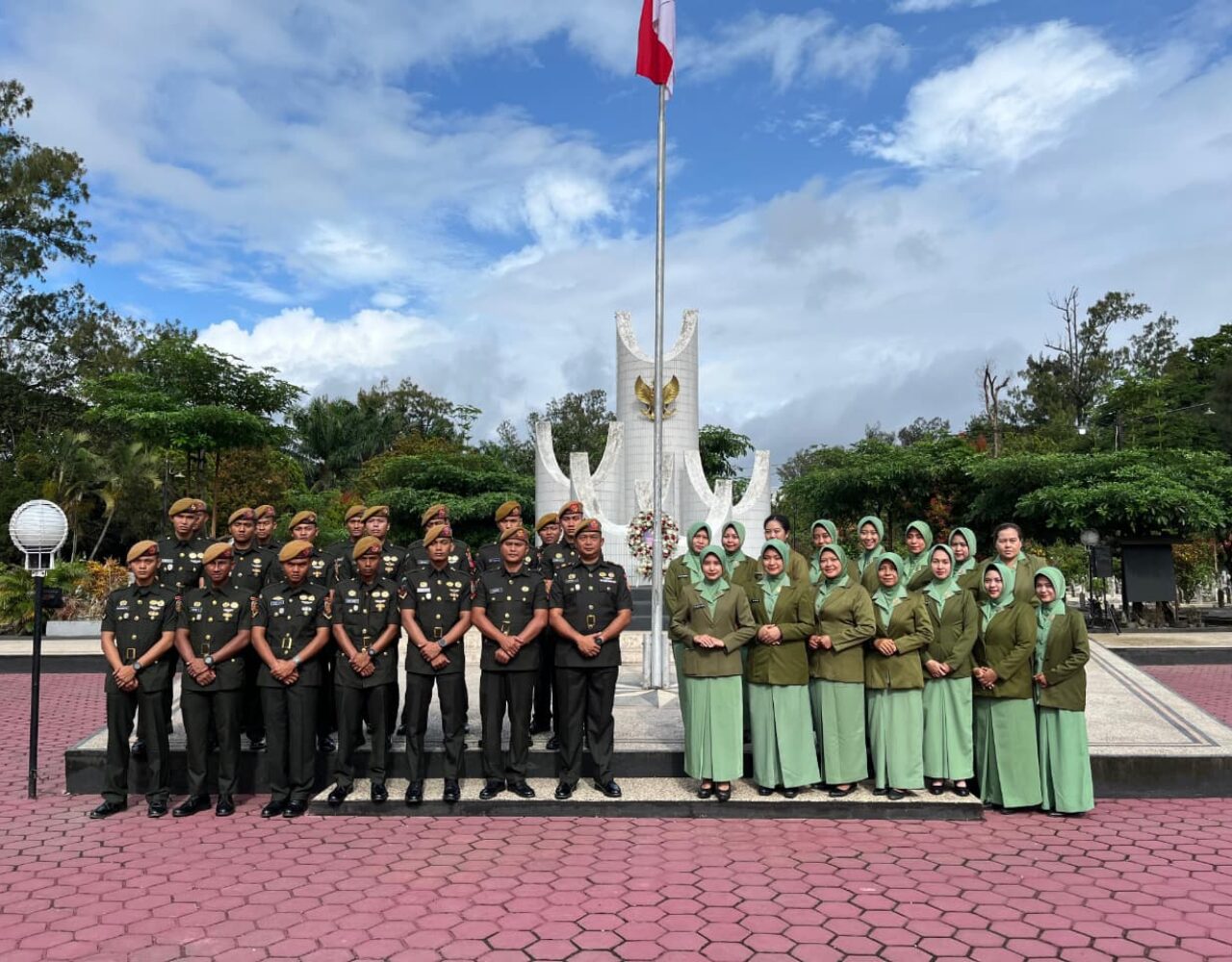 Personel Korum Batalyon Arhanud 2 Kostrad Laksanakan Ziarah di TMP Untung Suropati