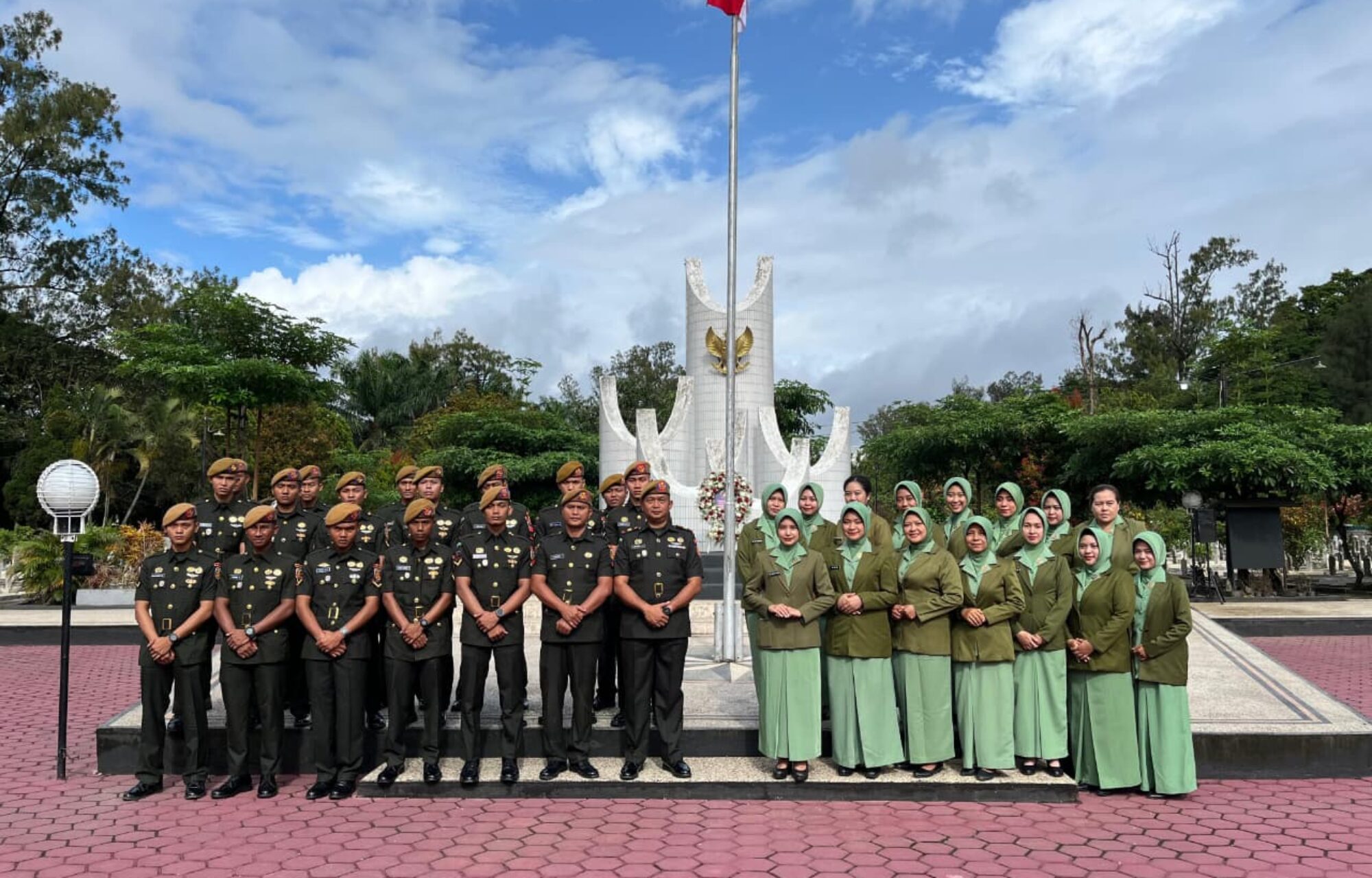 Personel Korum Batalyon Arhanud 2 Kostrad Laksanakan Ziarah di TMP Untung Suropati