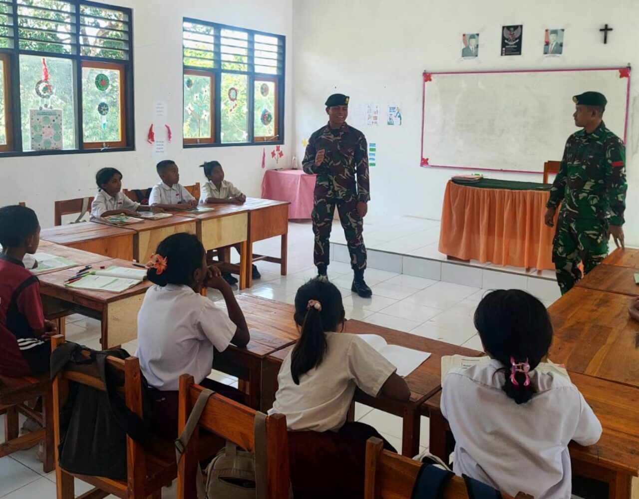 Satgas Yonarmed 12 Kostrad Bangun Mimpi Anak Negeri di Ujung Timur Nusantara