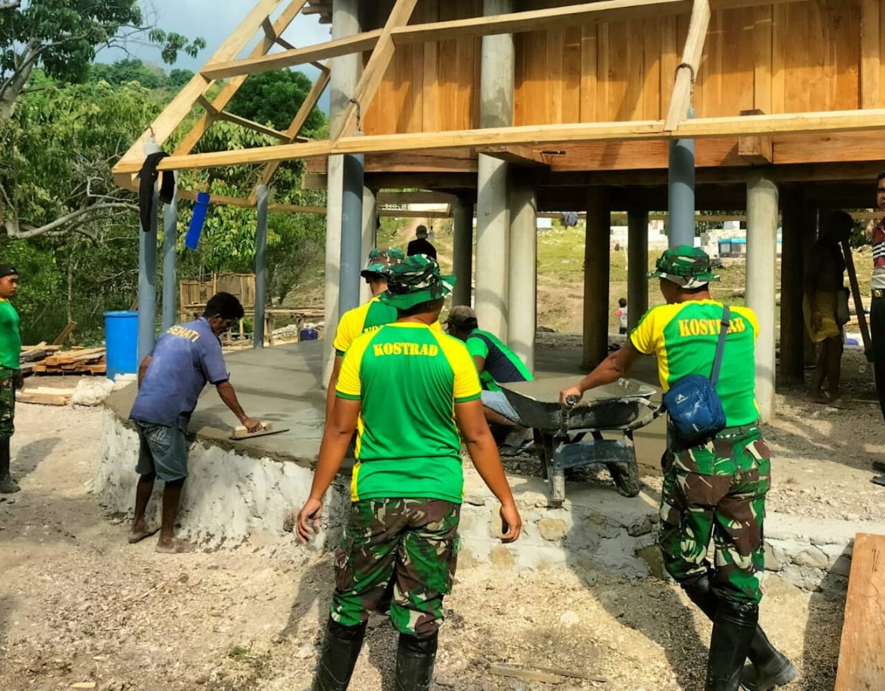 Prajurit Pos Ailala Satgas Pamtas RI–RDTL Ikut Jaga Tradisi Leluhur di Perbatasan NTT