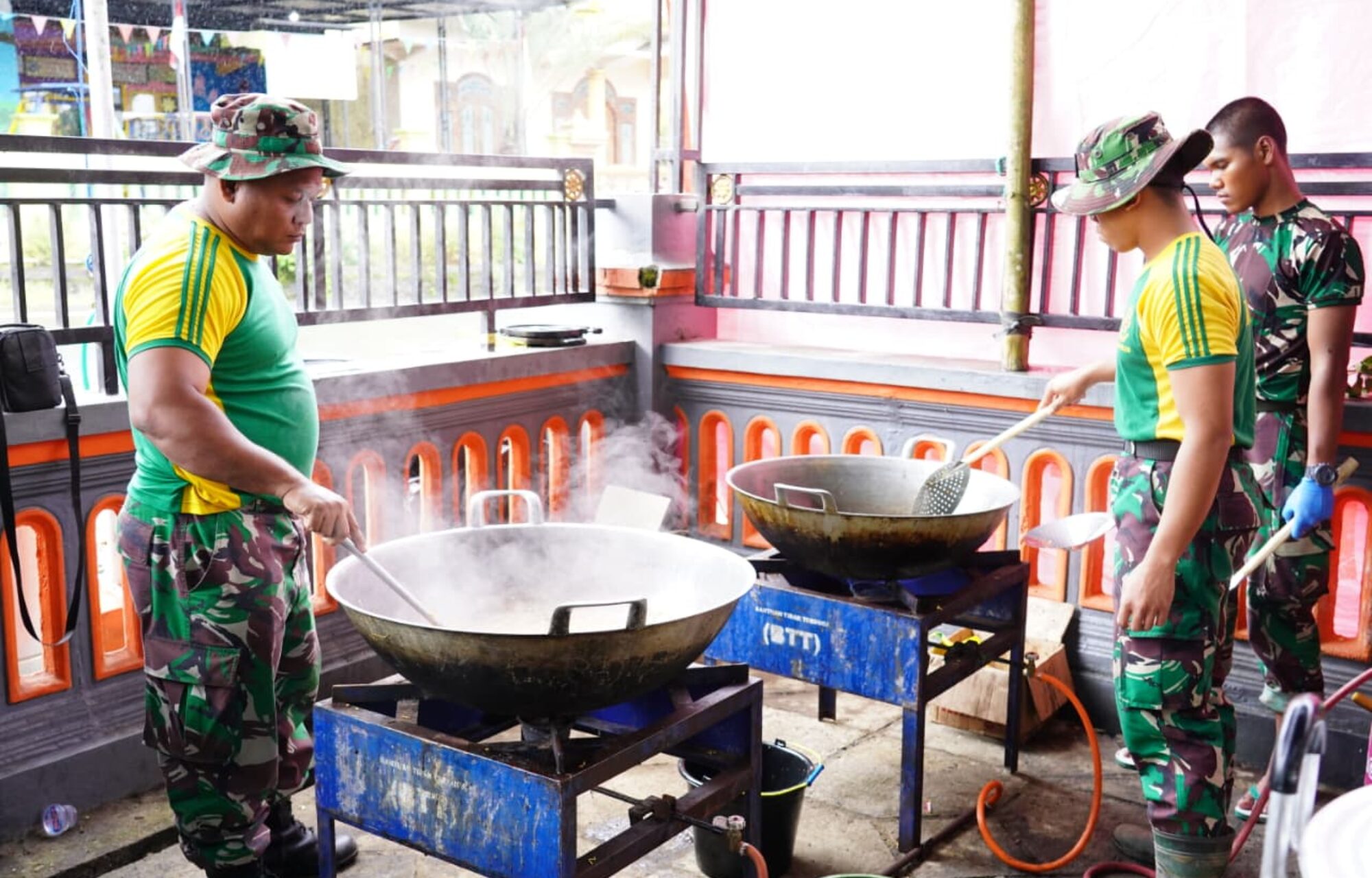 Kebahagiaan Tersendiri dapat Membantu Pengungsi Erupsi Semeru dari Dapur