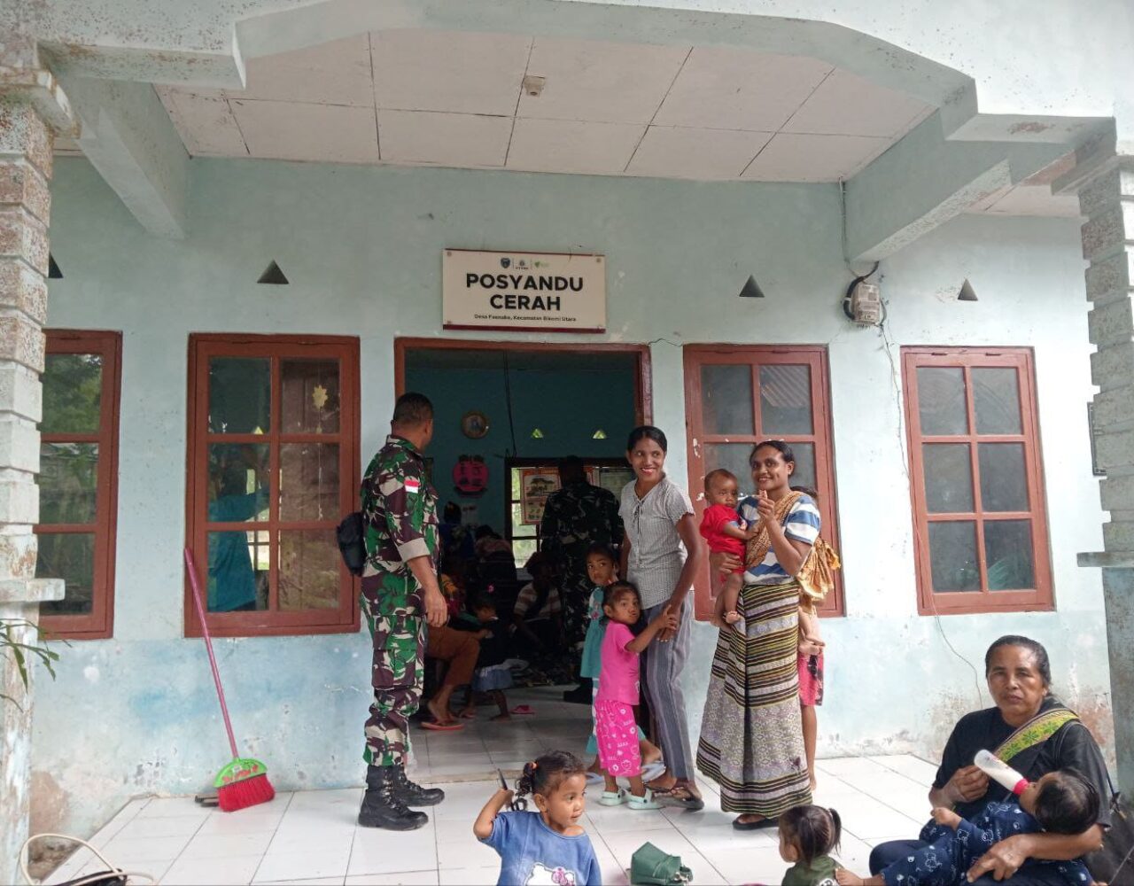Sehat Kuat di Perbatasan, Satgas Pamtas Yonarhanud 2 Kostrad Adakan Pelayanan Posyandu