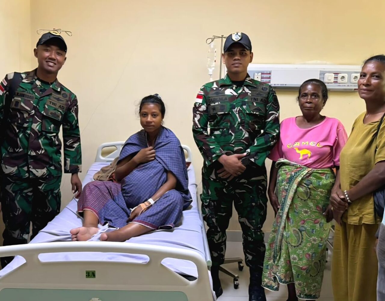 Satgas Pos Laktutus dan Nananoe Donor Darah untuk Bantu Warga Jelang Persalinan