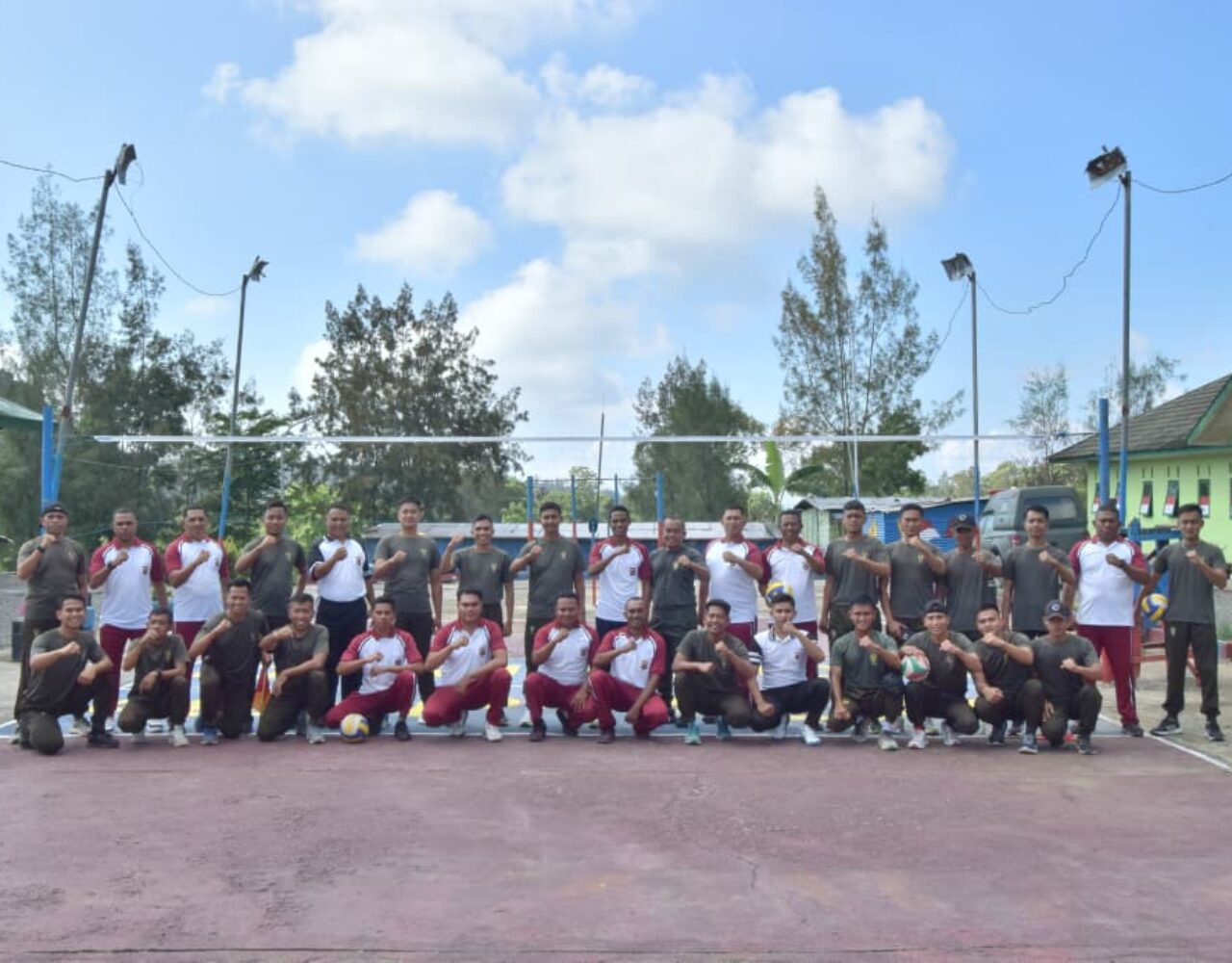 Kuatkan Sinergi, Satgas Pamtas Yonarhanud 2 Kostrad Olahraga Bersama Polsek Miomaffo Barat