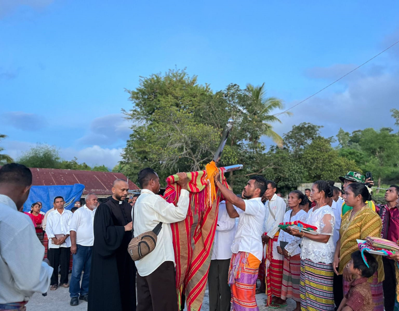 Tegaknya Persatuan, Satgas Pamtas Yonarhanud 2 Kostrad Laksanakan Peresmian dan Pemasangan Salib