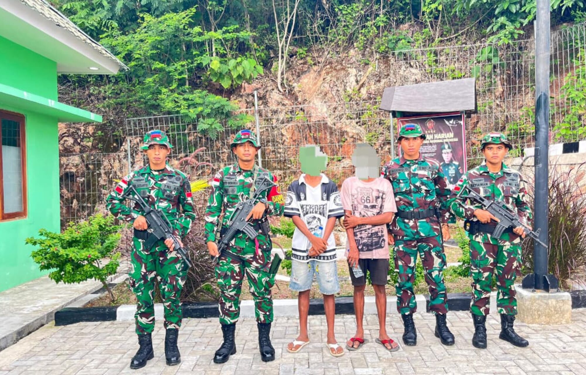 Tingkatkan Keamanan Perbatasan, Satgas Pamtas Yonarhanud 2 Kostrad Deportasi 2 WNA ke Timor Leste