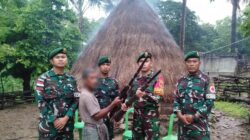 Perkuat Keamanan, Satgas Pamtas Yonarhanud 2 Kostrad Terima Dua Pucuk Senjata Api