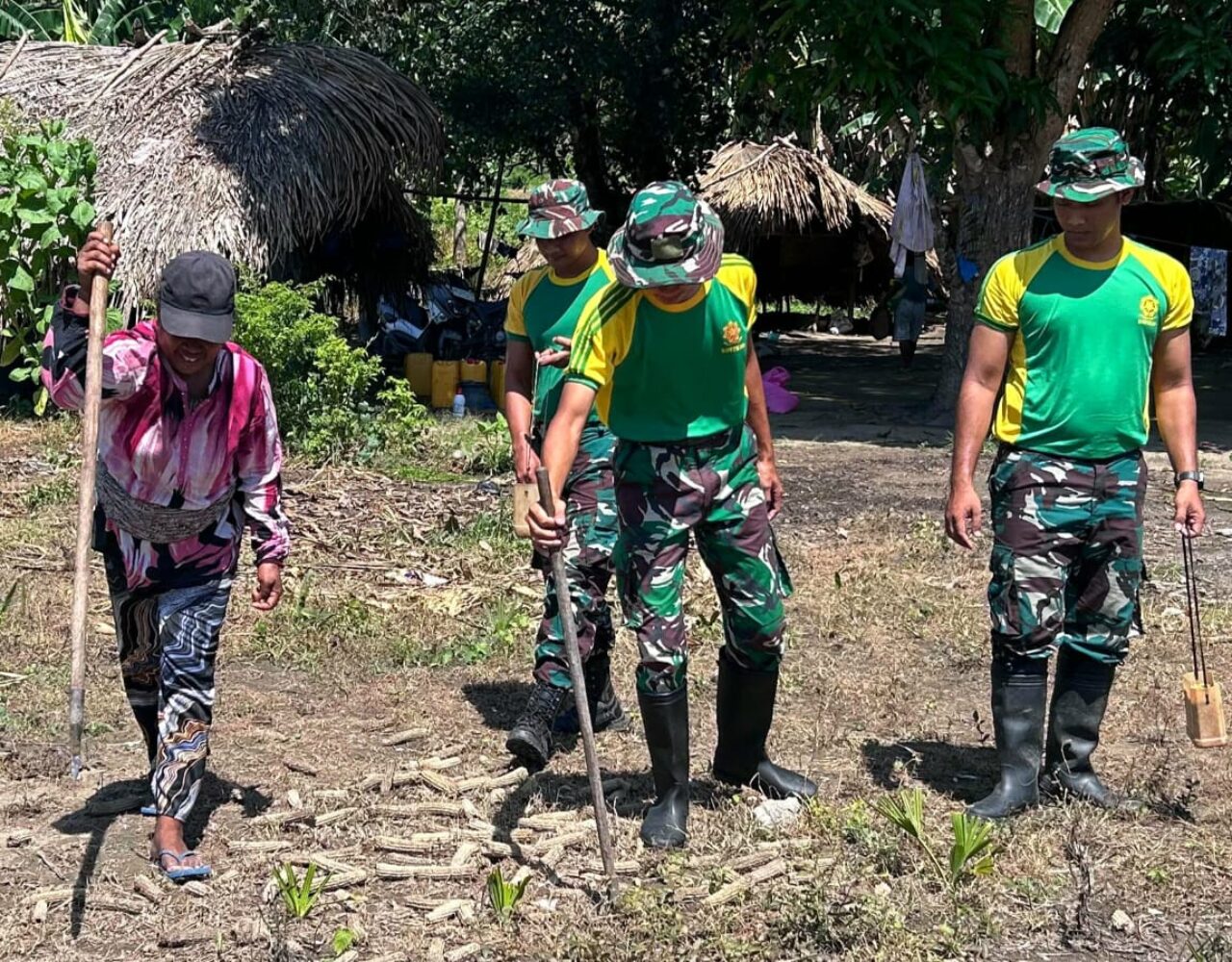 Gotong Royong Satgas dan Warga Alas Selatan Wujudkan Lahan Produktif