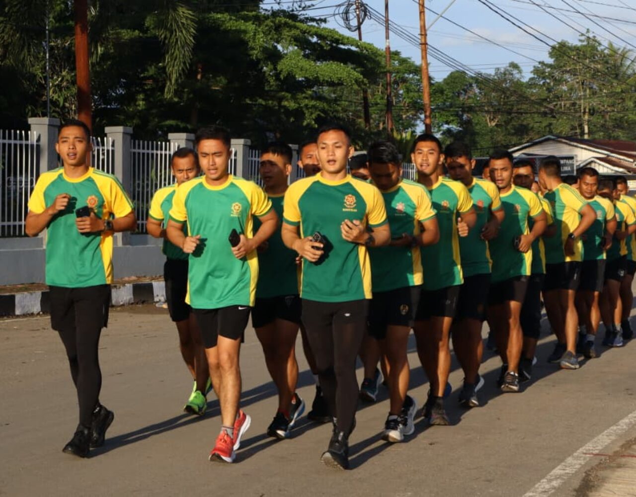 Satgas Yonarmed 12 Kostrad Mantapkan Fisik Prajurit dengan Latihan Kalistenik