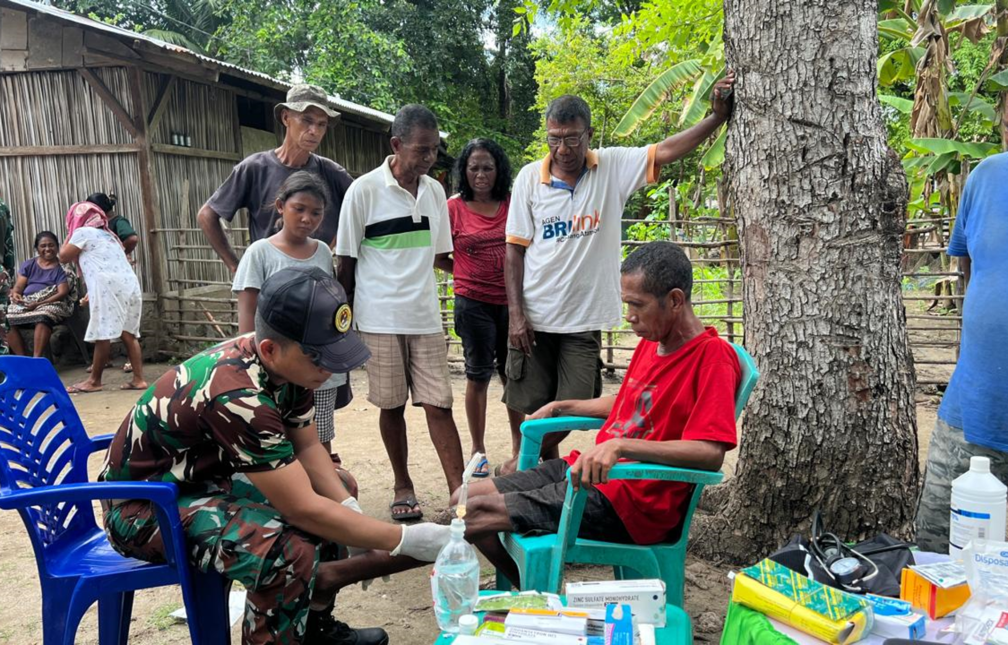 Jaga Kesehatan Masyarakat Perbatasan, Satgas Pamtas Turun Langsung ke Desa