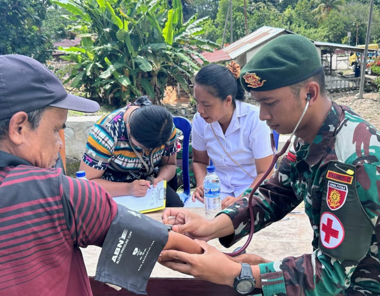 Dari Perbatasan, Satgas Pamtas Tebar Kasih Natal bagi Masyarakat Desa Alas