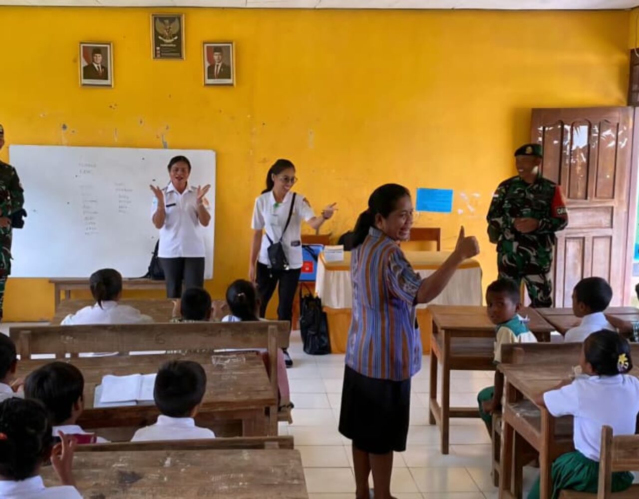 Satgas Pamtas Hadirkan Rasa Aman dalam Kegiatan Imunisasi Anak