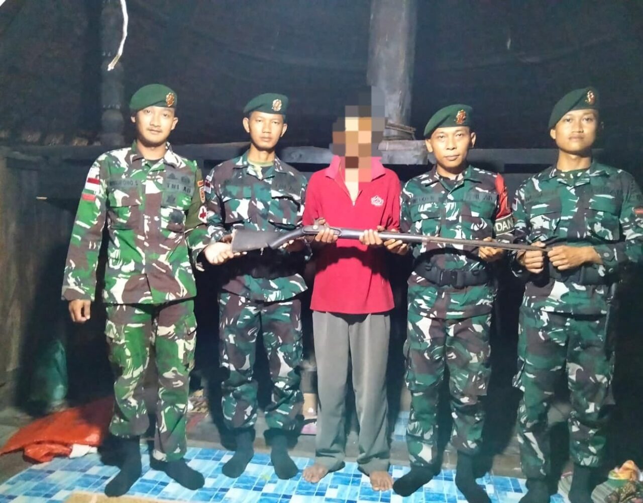 Sinergi TNI dan Warga, Senjata Api Springfield Diserahkan ke Pos Ailala