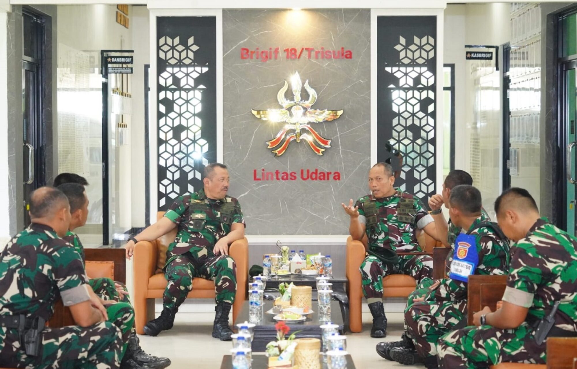 Kaskostrad Suntik Semangat Prajurit yang Sedang Latihan Para