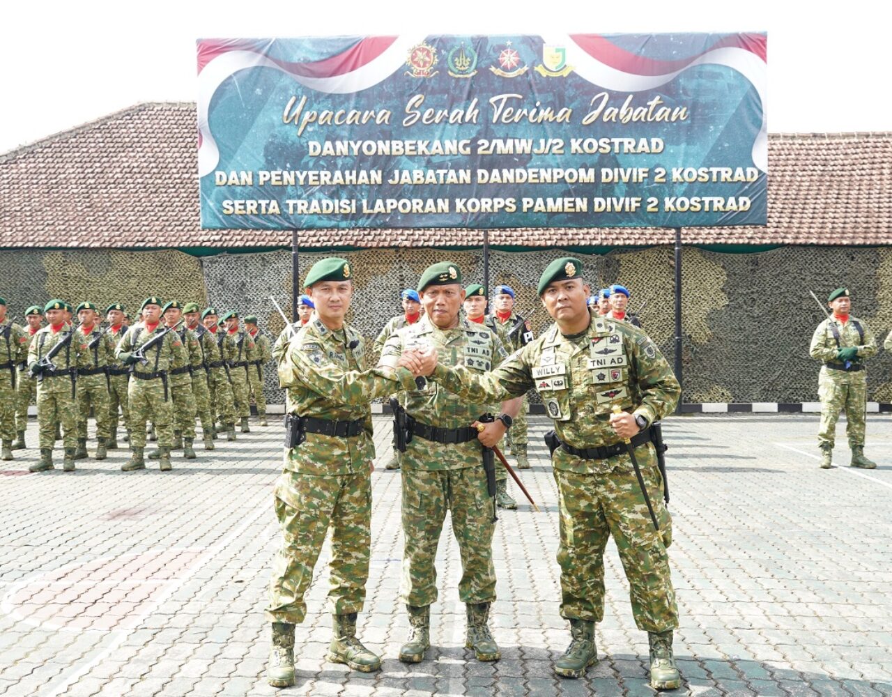 Panglima Pimpin Serah Terima Kepemimpinan Yonbekang 2 dan Denpom Divif 2 Kostrad