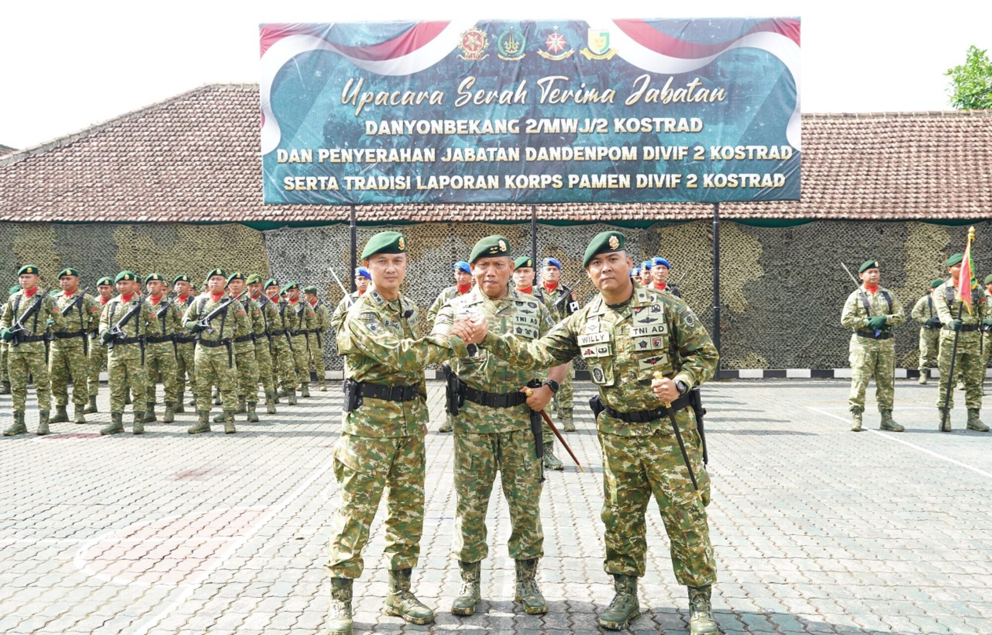 Panglima Pimpin Serah Terima Kepemimpinan Yonbekang 2 dan Denpom Divif 2 Kostrad