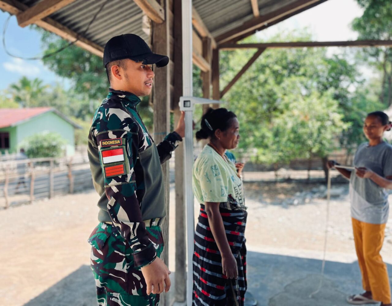 Peduli Kesehatan, Satgas Pamtas Yonarhanud 2 Kostrad Gelar Layanan Posyandu 