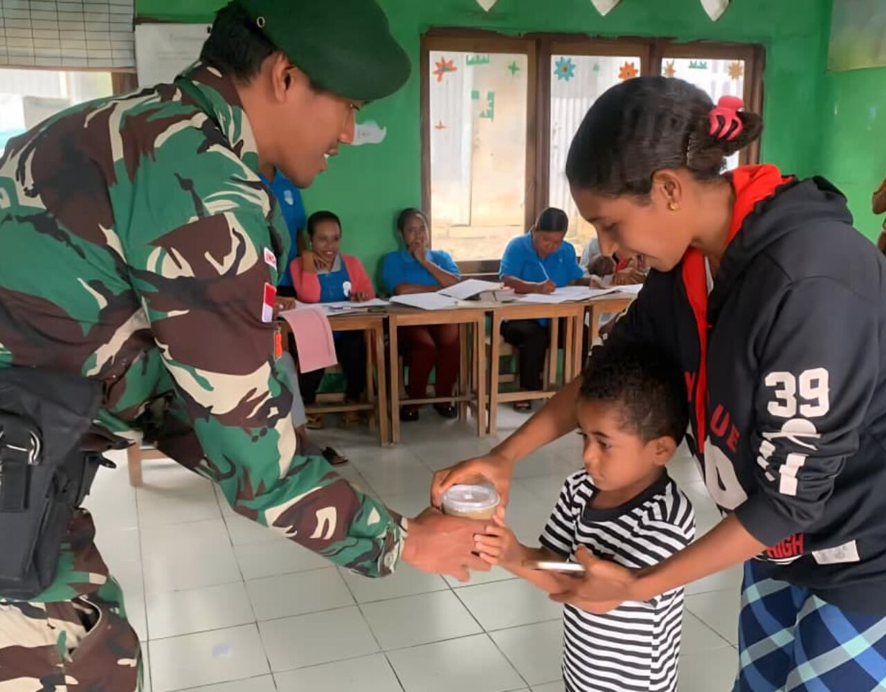 Yonarmed 12 Kostrad Tebar Kepedulian Gizi Anak di Wilayah Perbatasan Belu