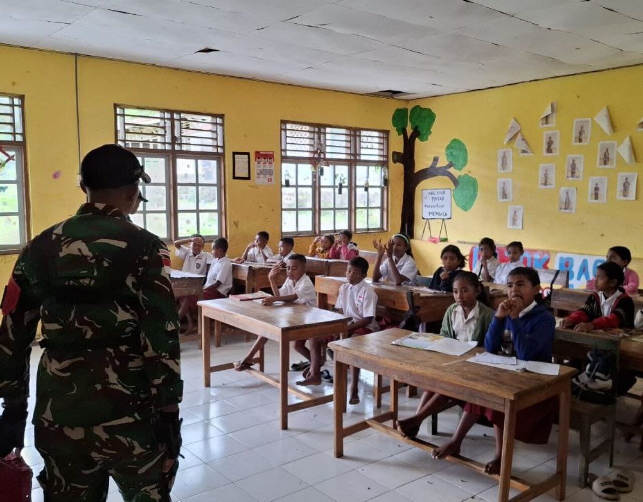 Satgas Pamtas Yonarhanud 2 Kostrad Beri Dukungan Gadik dan Bagikan Bubur Bergizi