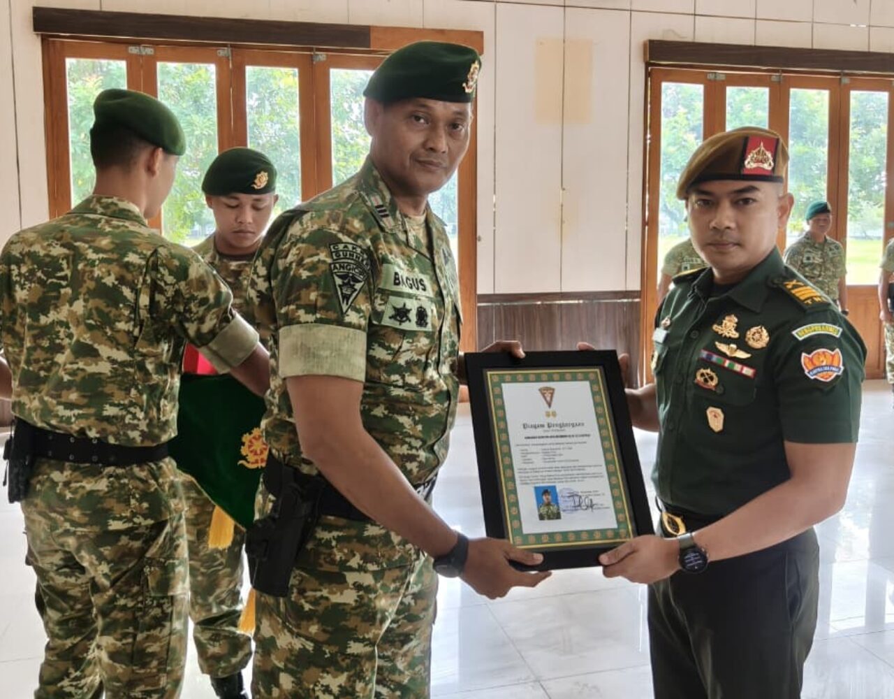 Tradisi Korps Pindah Satuan, Yonarmed 12 Kostrad Lepas Prajurit dengan Penuh Kebersamaan