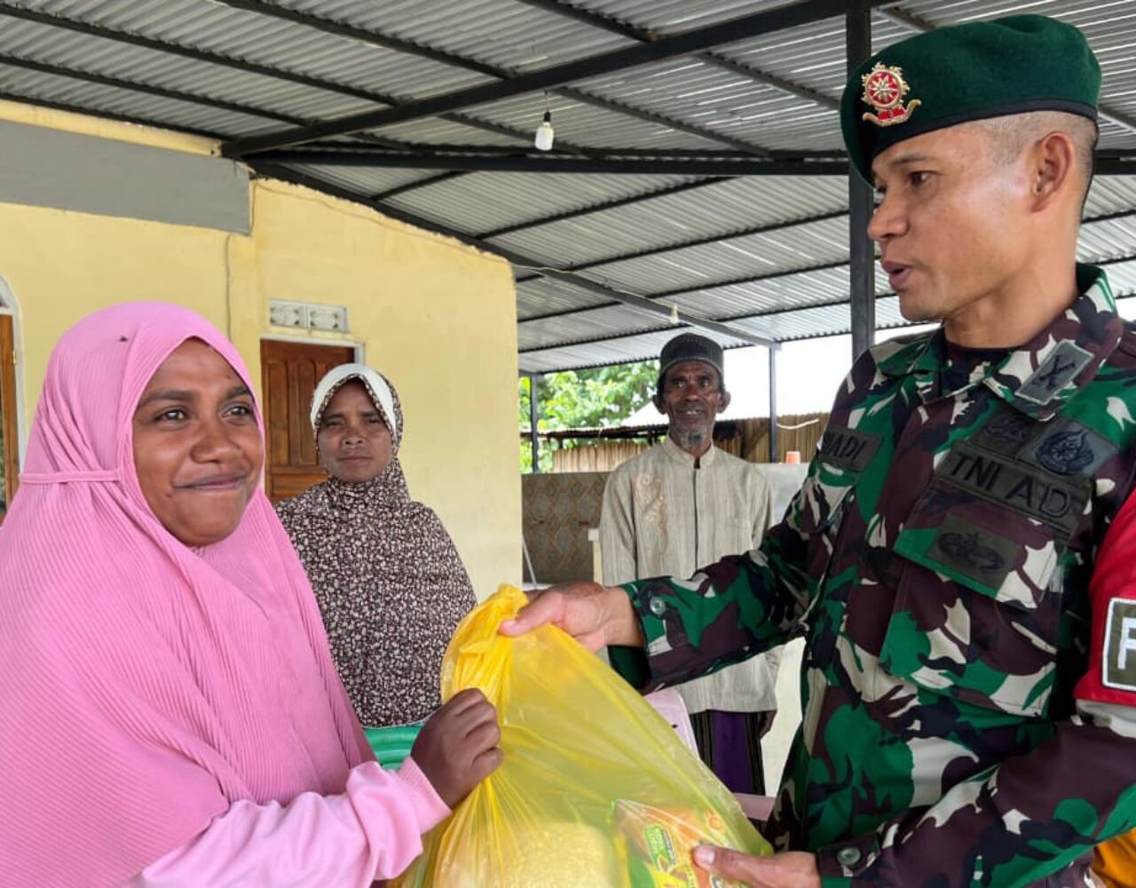 Peduli Sesama di Perbatasan, Satgas Pamtas Makosatgas Berbagi Sembako