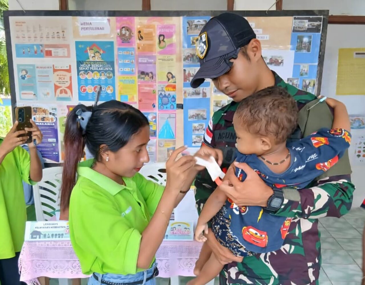 Satgas Yonarmed 12 Kostrad Dampingi Posyandu Wemori 1, Balita Sehat Perbatasan Kuat