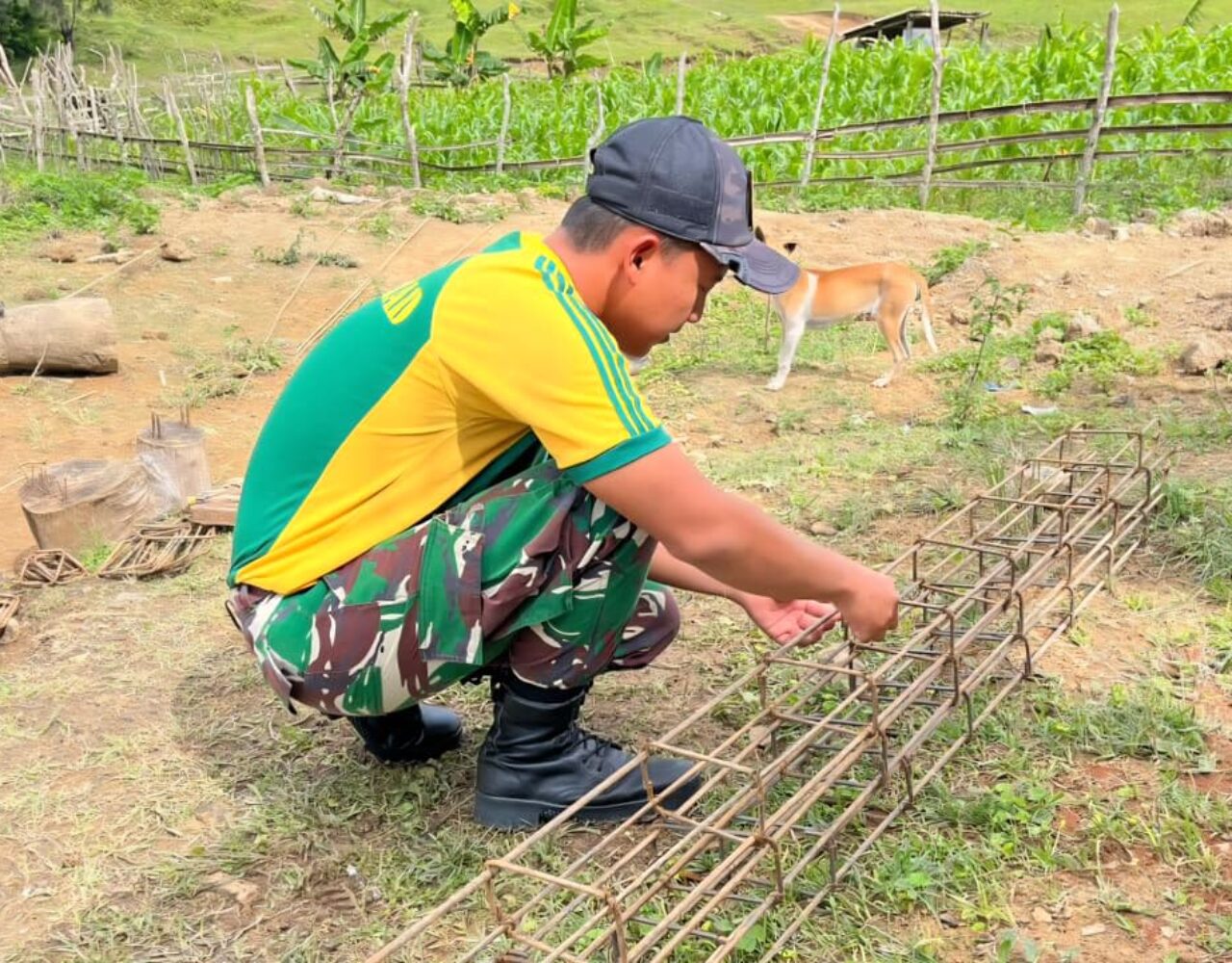Kebersamaan TNI dan Rakyat Terjalin Erat di Desa Lutharato